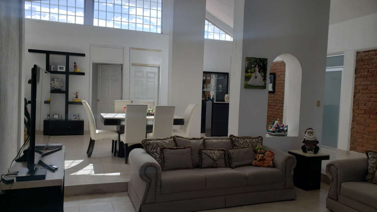 Foto 0 de CASA CAMPESTRE, COLINAS DEL SUR DE UN PISO | ID NN-HAW532 | 